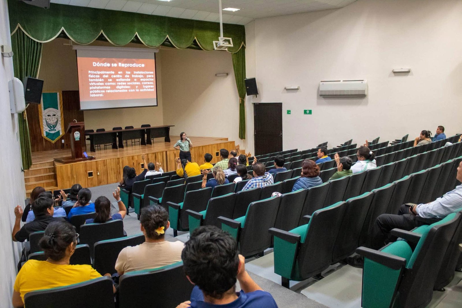 Plática sobre acoso laboral