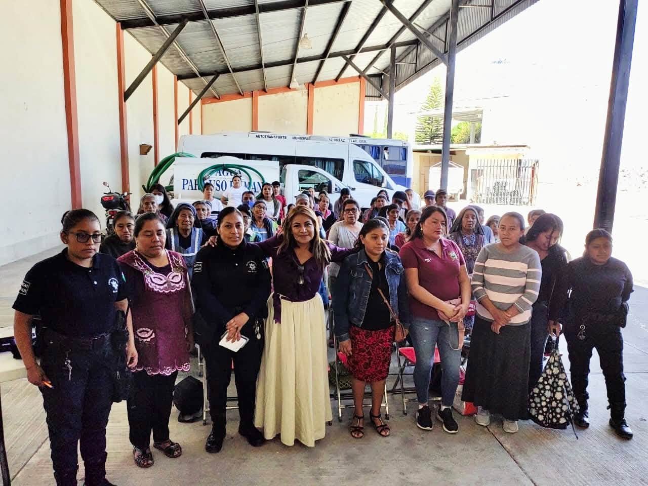 Equipo de Lazos Mujeres en actividad comunitaria